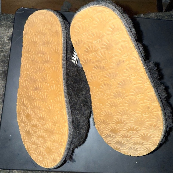 UGG Toddlers' Fluff Yeah Slide Sandal Slipper in Black, 11 US - Picture 7 of 8